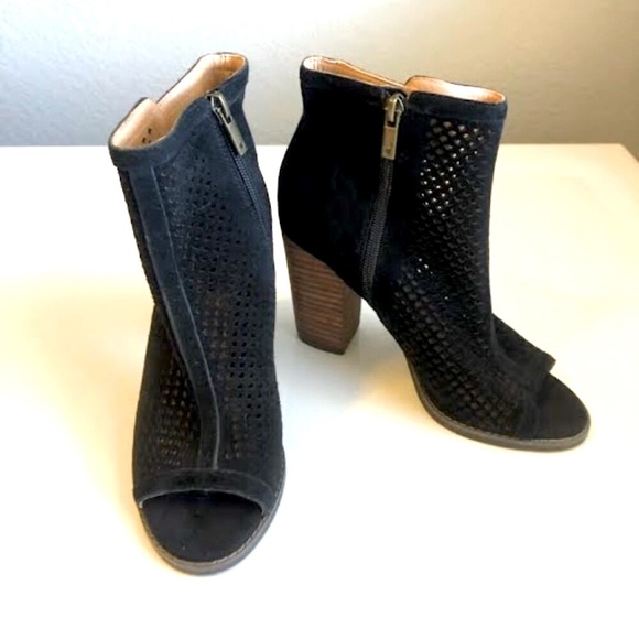 New LUCKY BRAND Lakmeh Peep Toe Ankle Booties Black Suede 4" Heel SZ 7 - Picture 5 of 8
